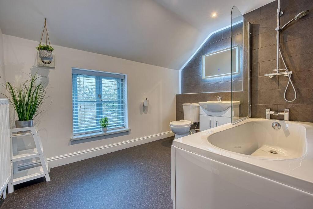 Delightful Two-Bedroom Cottage In The Heart Of Bakewell Luaran gambar